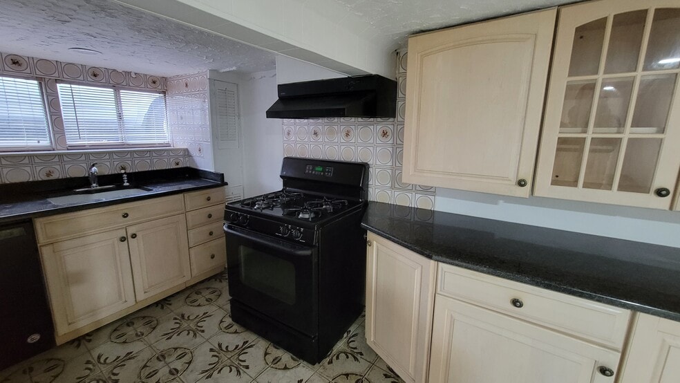 Summer kitchen - 768 Florence Pl