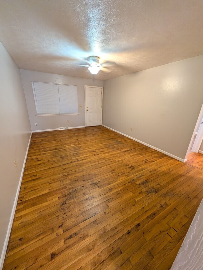 Building Photo - 2034 S Barcliff Ave