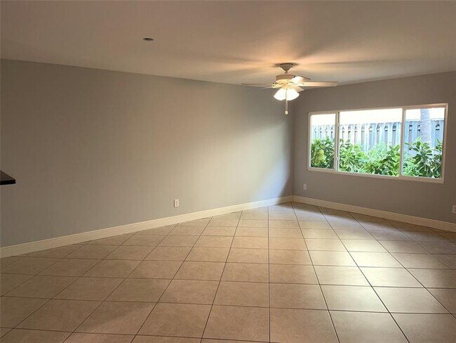 Building Photo - 404 SW 9th St