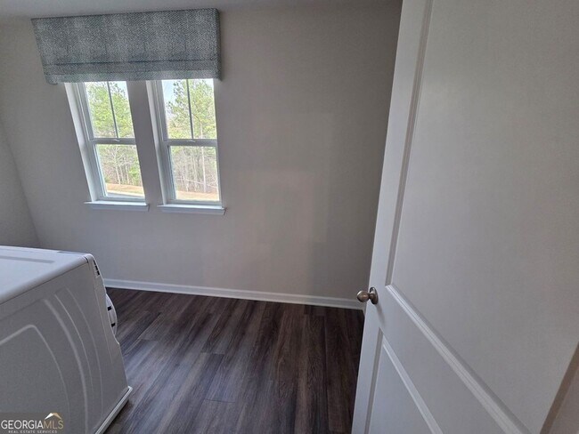 Building Photo - 167 Vly Oak Dr