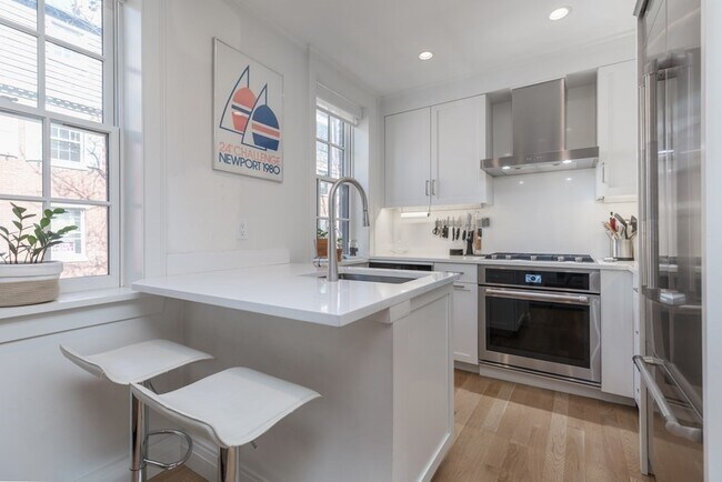 Building Photo - 13 Melrose St