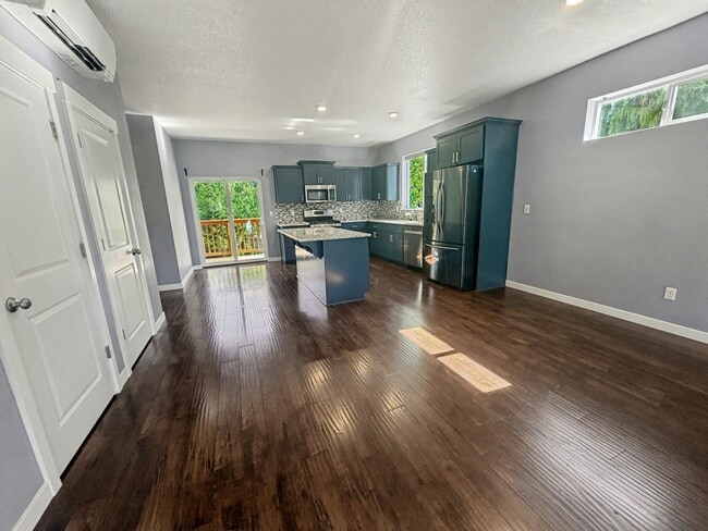 Building Photo - 588 SW 197th Pl