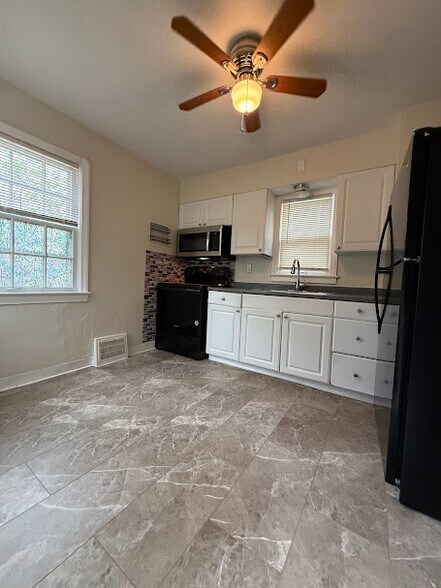 Building Photo - 13614 Sherry Ave