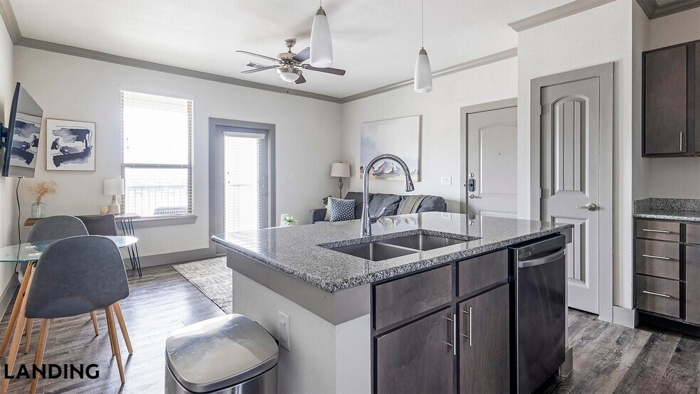 Building Photo - 12500 Shadowglen Trce