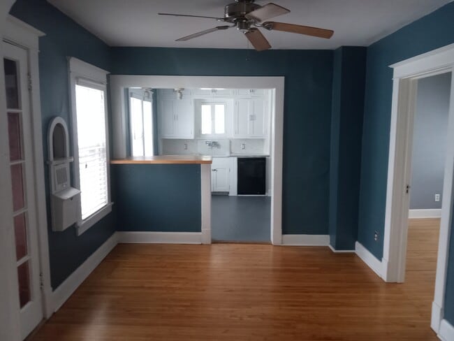 Building Photo - 1211 23rd Ave NE