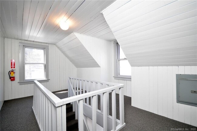 Building Photo - 387 South St