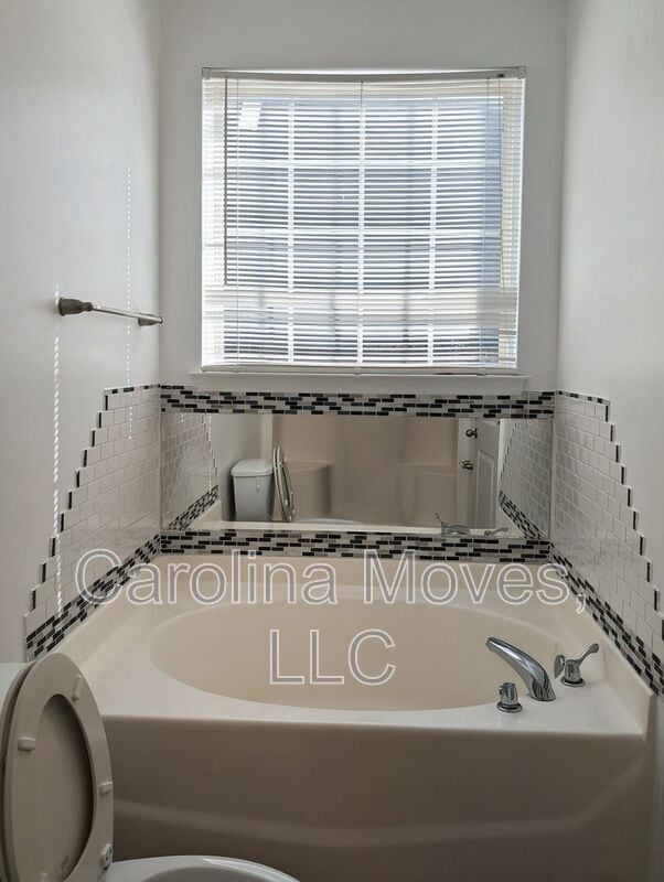 Building Photo - 124 Bascom Ct