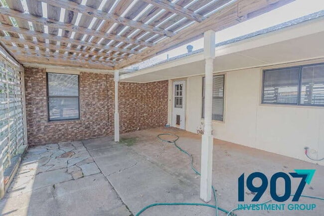 Building Photo - Charming Brick Home with Large Backyard in OKC! - Move In Now & Get 50% Off Your First Month's Rent!