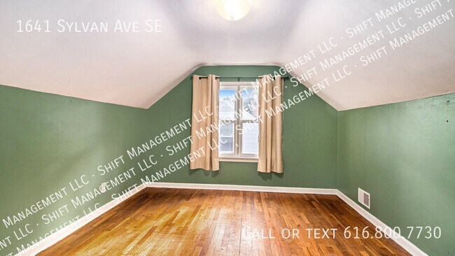 Building Photo - 1641 Sylvan Ave SE