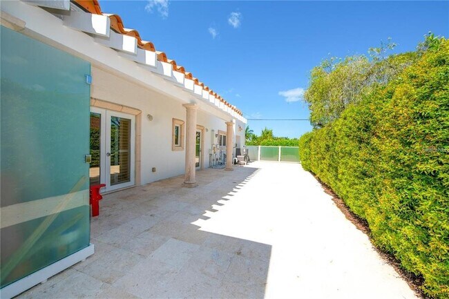 Building Photo - 5645 America Dr