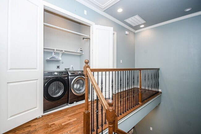 Building Photo - 2222 Hilshire Lake Dr