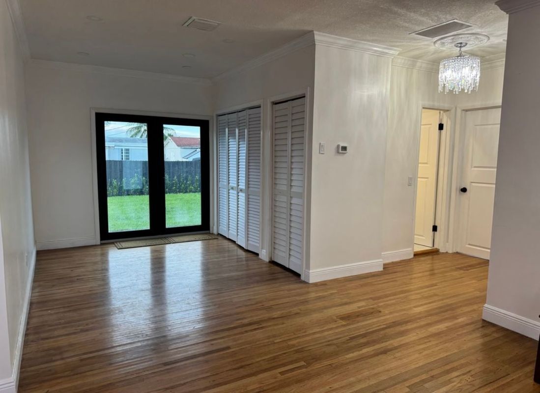 Building Photo - 9315 SW 44th St