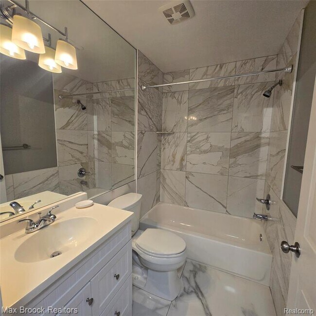 Building Photo - 1643 Campau Farms Cir