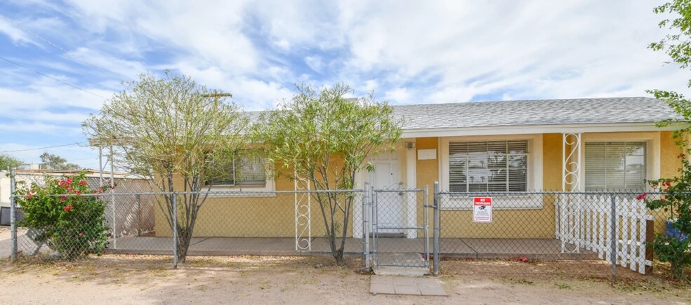 Primary Photo - 516 N Roosevelt Ave