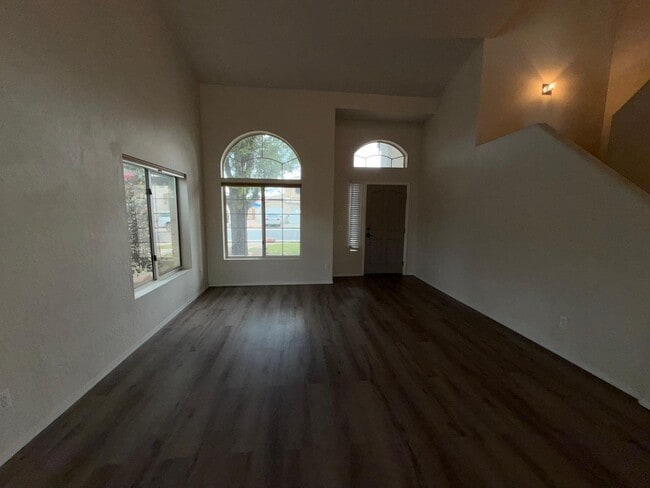 Building Photo - 902 S Surfside Dr