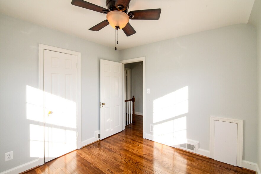 2nd Upstairs Bedroom - 2713 South Veitch Street