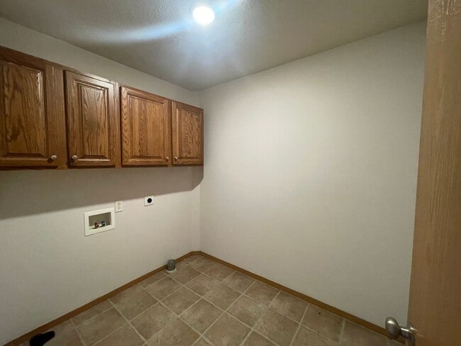 Building Photo - 3 Bedroom in Republic School District!