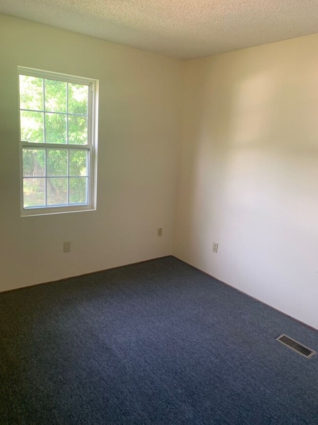 Building Photo - Nice Family Home!