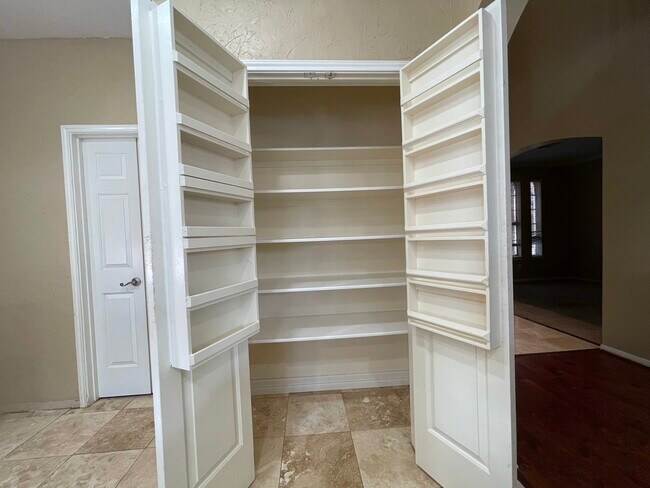 Building Photo - 739 Annie's Way