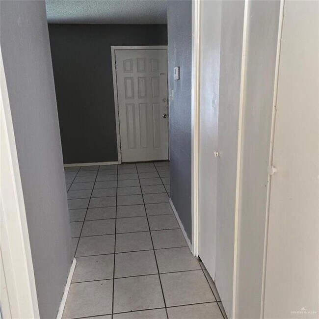 Building Photo - 9 South Dr