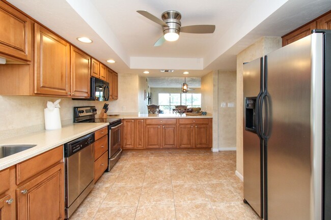 Building Photo - ** 2/2 CHARMING FURNISHED CONDO AT THE ISL...