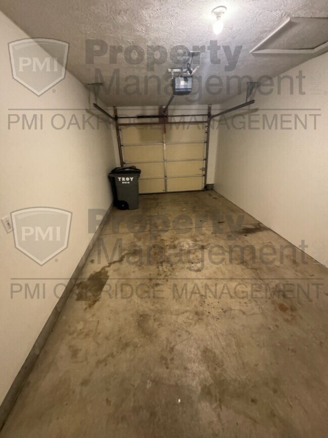 Building Photo - Two Bedroom Townhome with Attached Garage