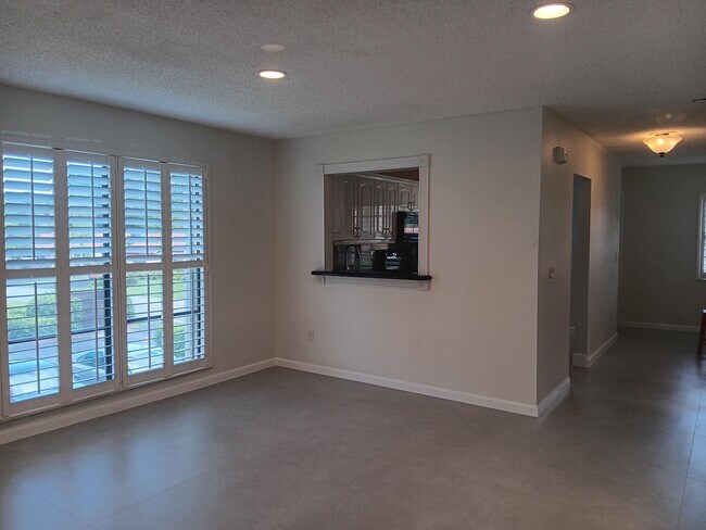 Building Photo - 8045 Eastlake Dr