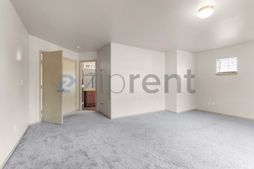 Building Photo - Unit