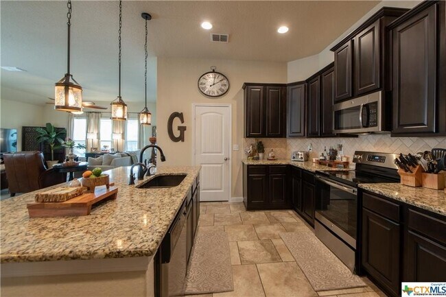 Building Photo - 5633 Briar Fld