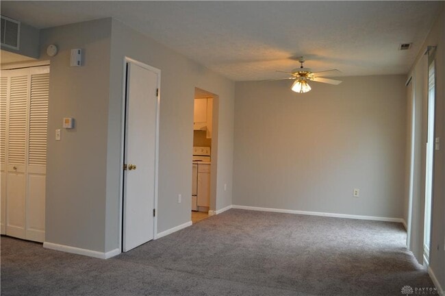 Building Photo - 1215 Robbins Run Ct