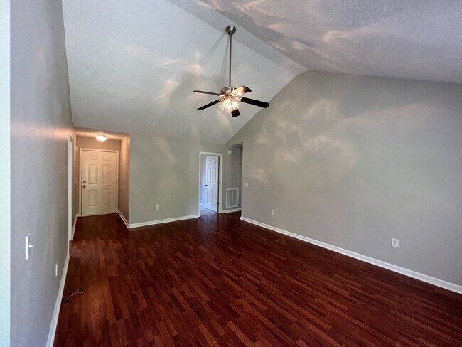 Building Photo - 3 br, 2 bath House - 742 Eaglesham Dr.