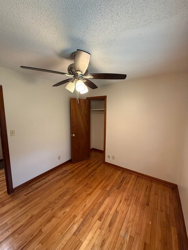 Building Photo - 5525 Springhill Rd