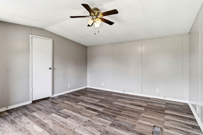 Building Photo - 636 Balsa