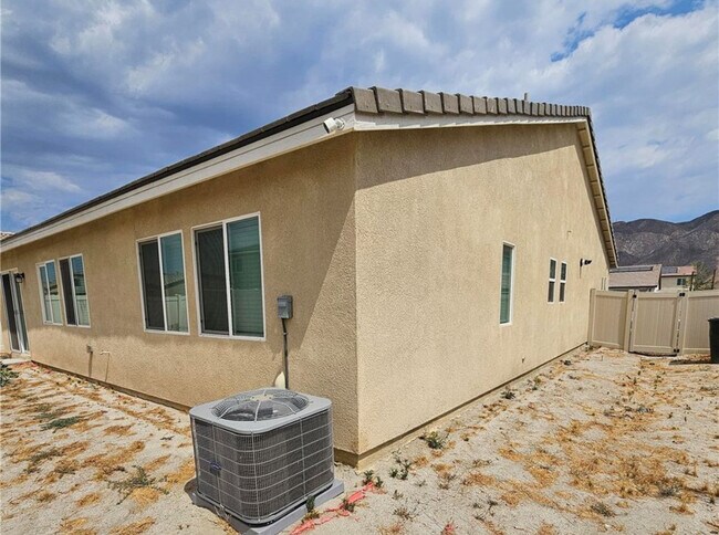 Building Photo - 638 Moondance Ln