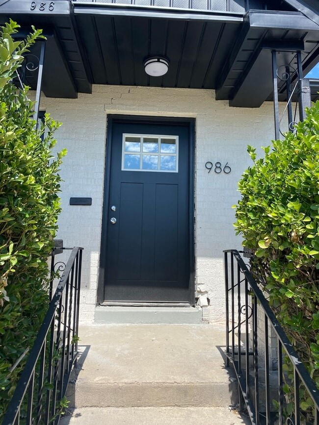 Building Photo - Theall Triplex