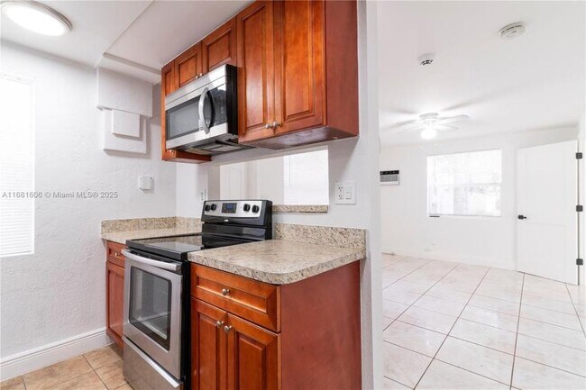 Primary Photo - 2 bedroom in Hollywood FL 33021