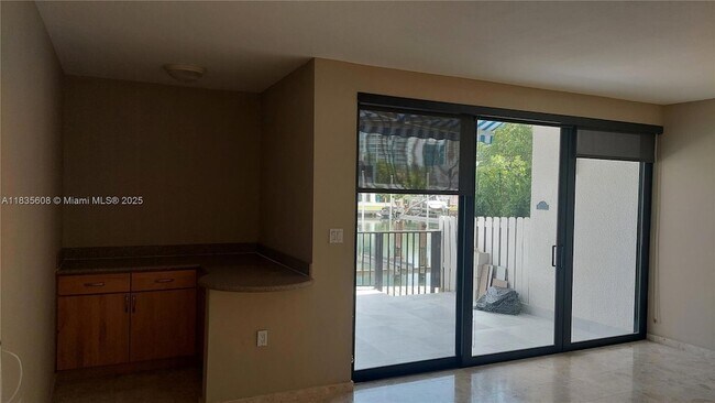 Building Photo - 255 Poinciana Island Dr
