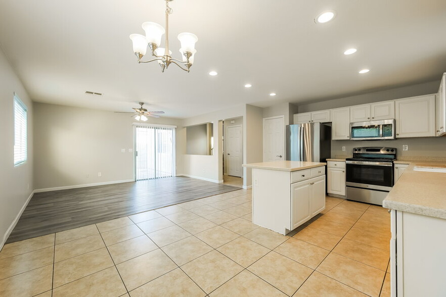 Building Photo - 3733 W Dunbar Dr