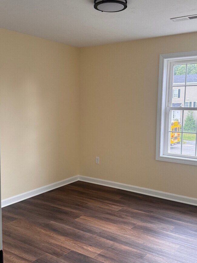 Building Photo - 18 Snowberry Cir