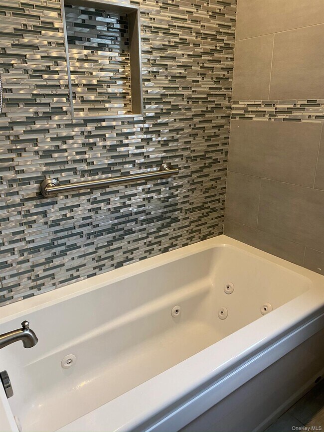 Building Photo - 25 Woodhollow Rd