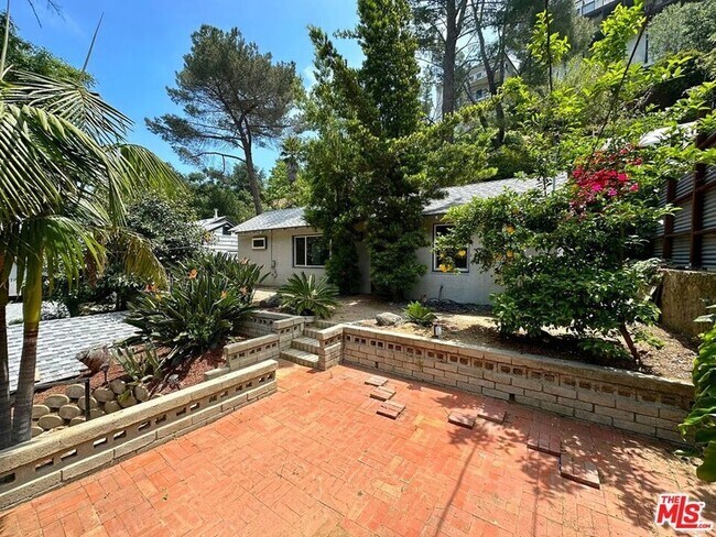 Building Photo - 2222 Stanley Hills Dr