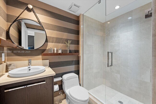 Building Photo - 17121 Collins Ave