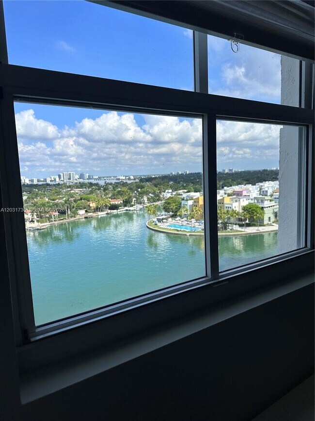 Building Photo - 5880 Collins Ave