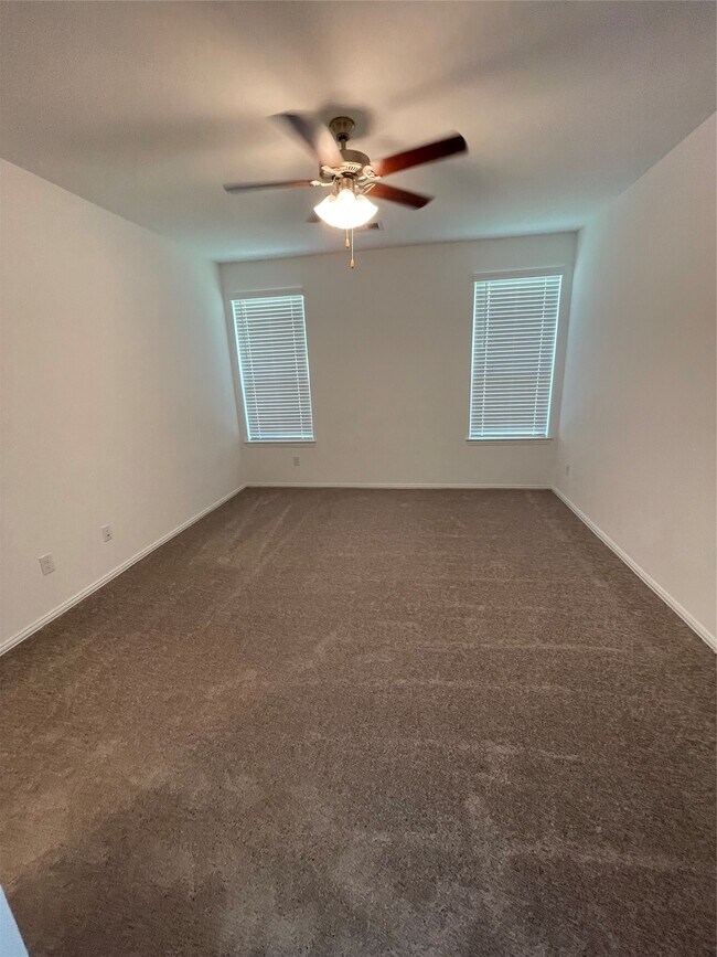 Building Photo - 8111 Royal Palm Ct
