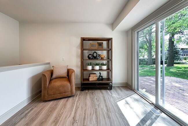 Building Photo - 922 N 122nd St