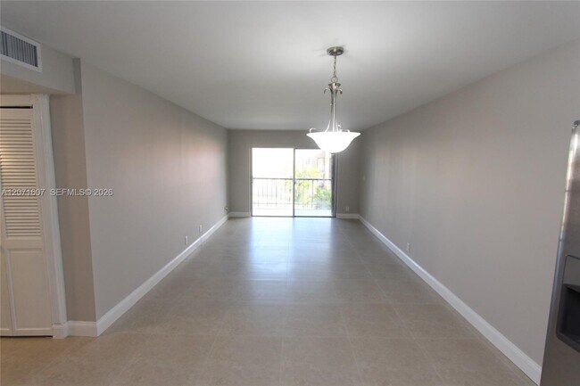 Building Photo - 8005 Lake Dr