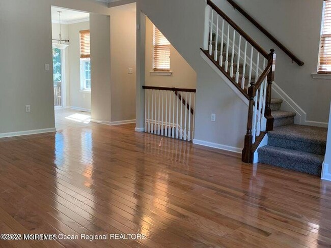 Building Photo - 245 Chickadee Ct