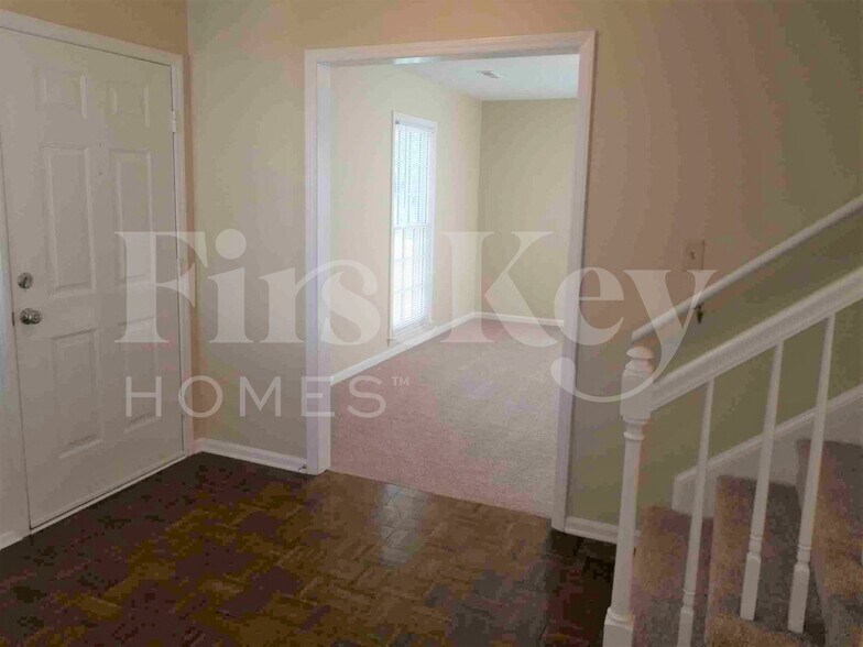 Building Photo - 9924 Avon Farm Ln