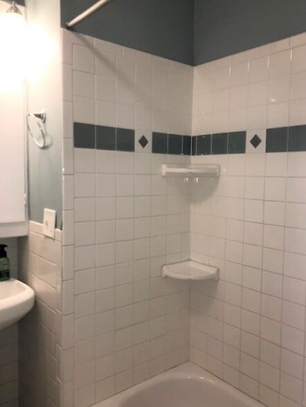 Building Photo - 1017 S Savage St