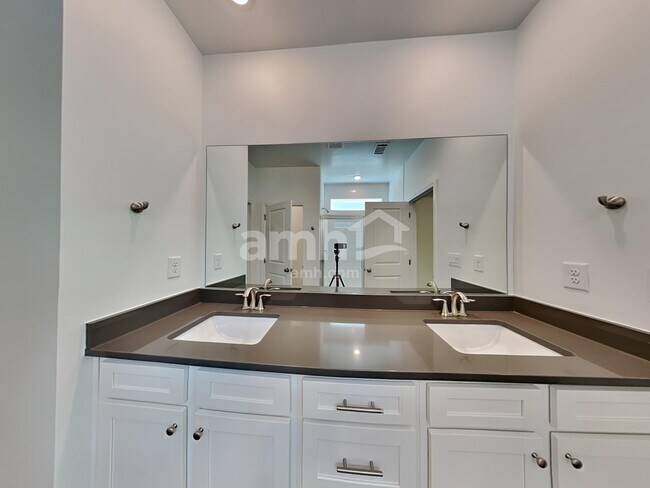 Building Photo - 5017 Pebble Bridge Wy